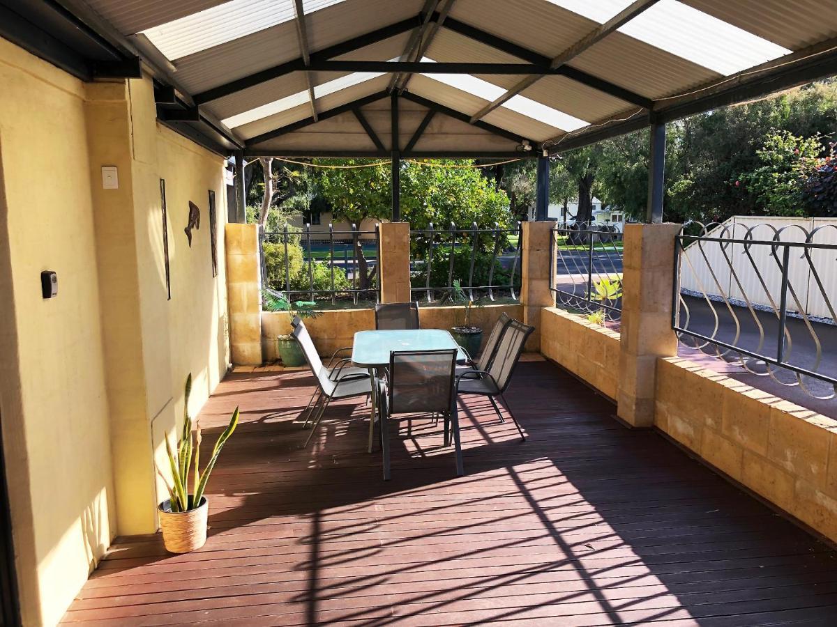 Observatory Guesthouse - Adults Only Басселтон Екстер'єр фото